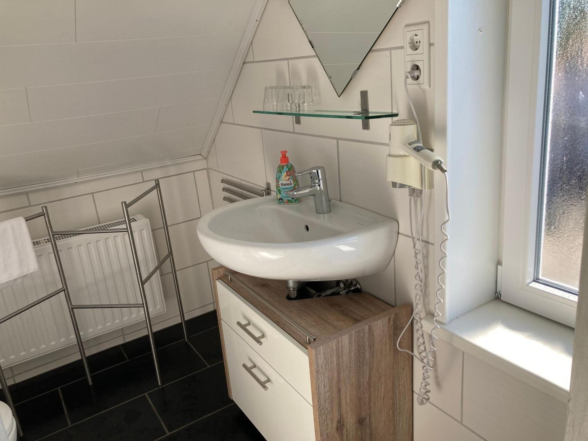 Haus Krabbe Apartments, Zentral Gelegen Im Idyllischen Nordseeort Zwischen Bremerhaven Und Cuxhaven, Hunde Kostenfrei Willkommen, Hauseigene Kostenfreie Parkplaetze Wremen Ngoại thất bức ảnh
